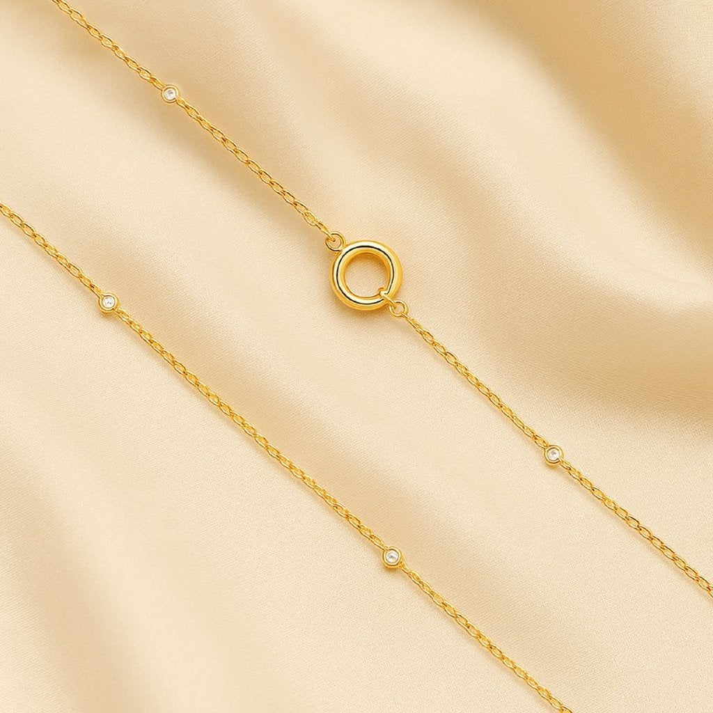 Zlatý řetízek se zirkony – detail designu kamínků